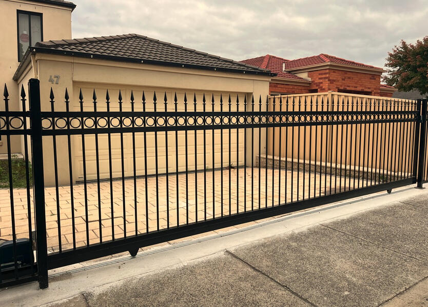 Sliding Gate Berwick – Speartop Metal Gate with Motor black speartop metal sliding gate with motor installed in Berwick Melbourne