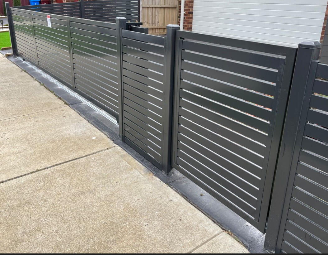 Colorbond Side Gates Carrum Downs – Monument Colorbond side gates in Monument colour installed in Carrum Downs Melbourne